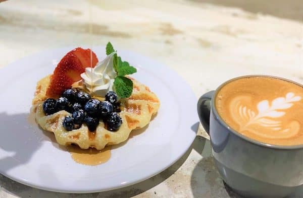 egghead cafe berry waffle