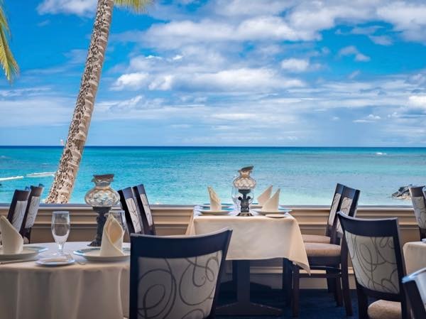 19 Restaurants in Hawaii with Breathtaking Ocean Views (2025 Edition)