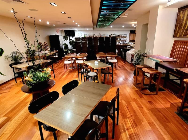 Enjoy your meal in a refined Japanese atmosphere.