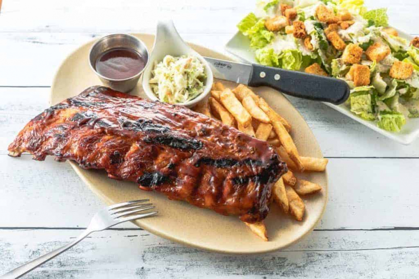 Featuring great ribs and
many dishes created by a former Tony Roma’s chef team.