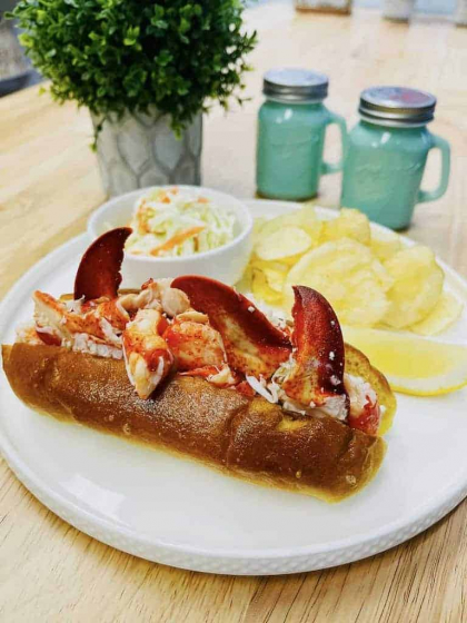 Try the SIMPLY BUTTER'D LOBSTER ROLL with Premium Drinks!